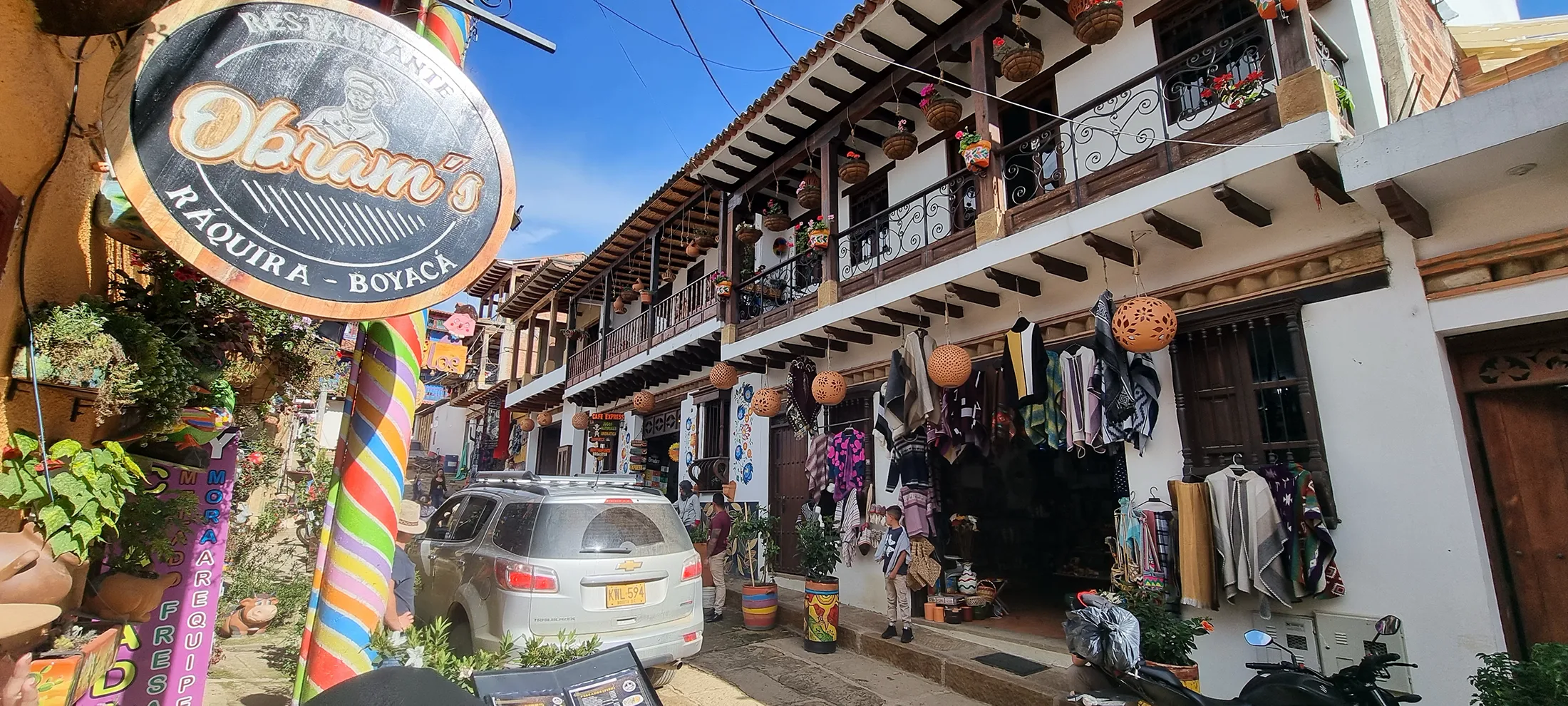 Wandel met ons door het mooiste dorp van Colombia. Ontdek de geschiedenis, cultuur en lokale geheimen van Villa de Leyva | No Hay Vida Mejor