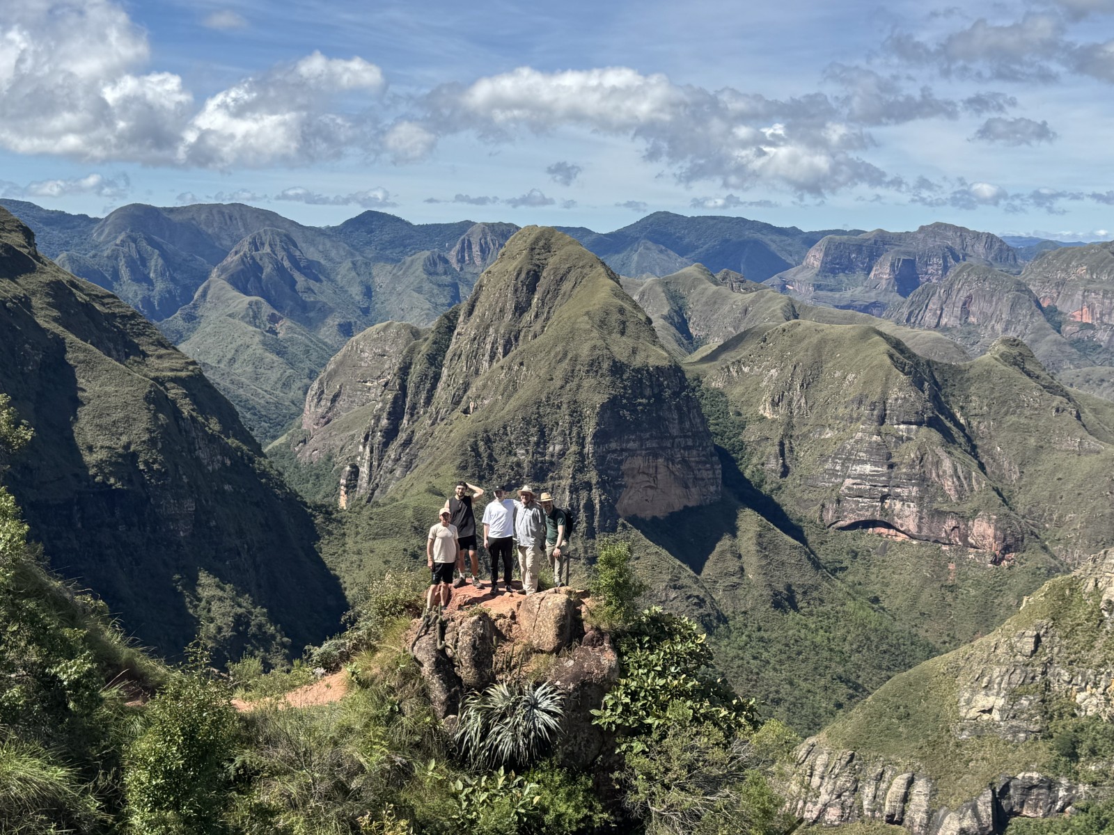 Een hike vol vergezichten en rust: El Codo de los Andes biedt panorama’s over het groene Boliviaanse landschap | No Hay Vida Mejor