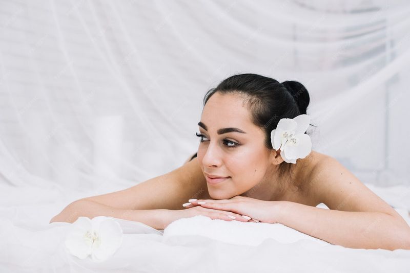 What is hot stone massage therapy and what are the advantages?